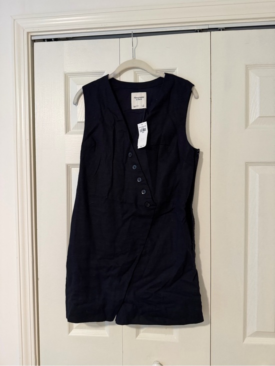 Abercrombie & Fitch Tops - Abercrombie Sleeveless Black Button-Front dress